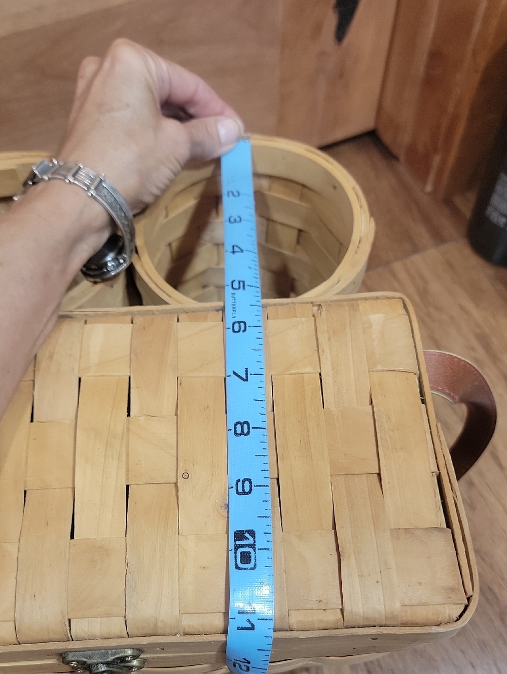Split Cedar Picnic & Wine Basket - Picture 12 of 13